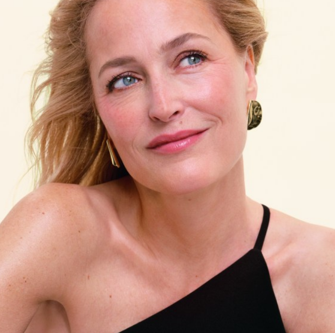 Gillian Anderson Loreal