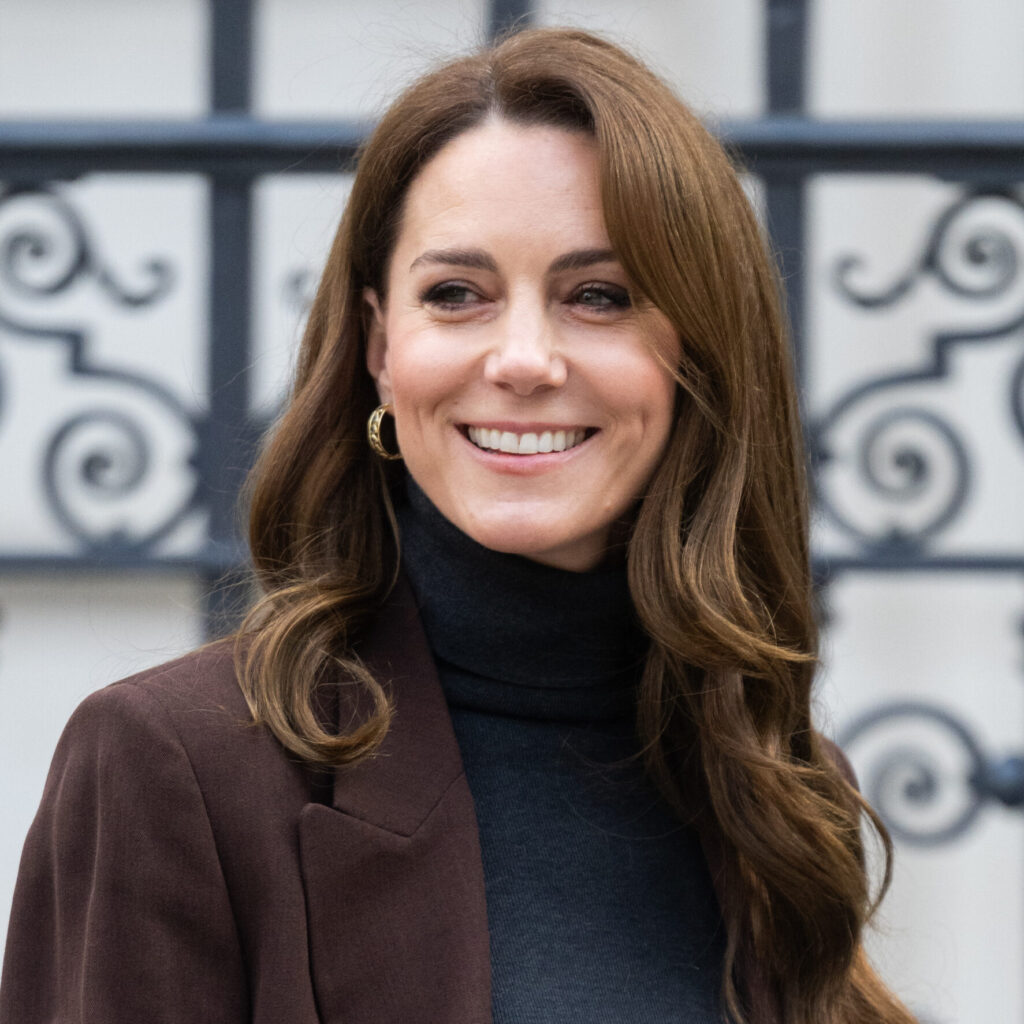 Η τσάντα σύμβολο της Kate Middleton: Πολυτέλεια με μόλις 22 ευρώ!