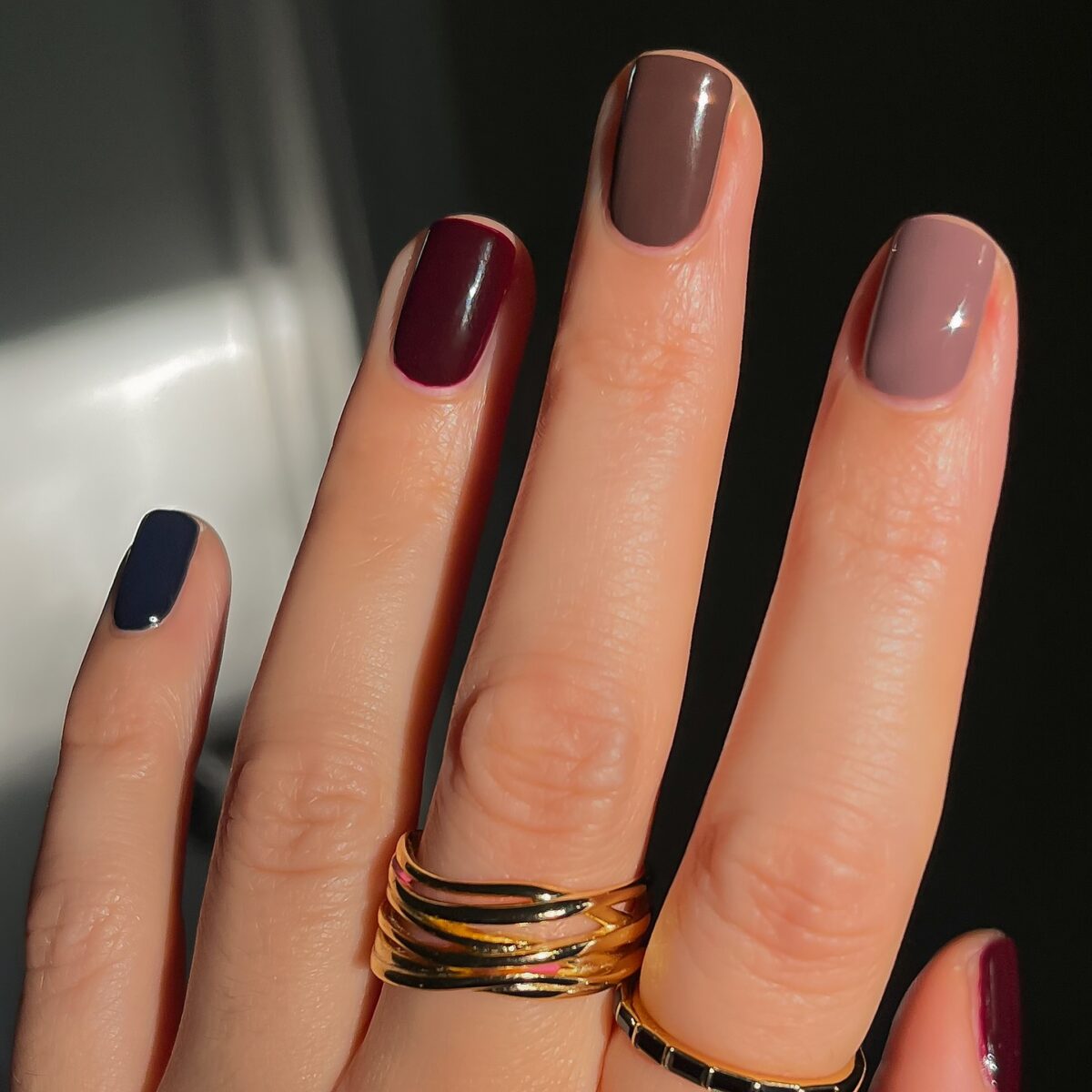 essie__2024-10-08T002414.000Z_1_Pantone_Mocha_Mousse_Mani_The_Fachion_Bible_02_2025