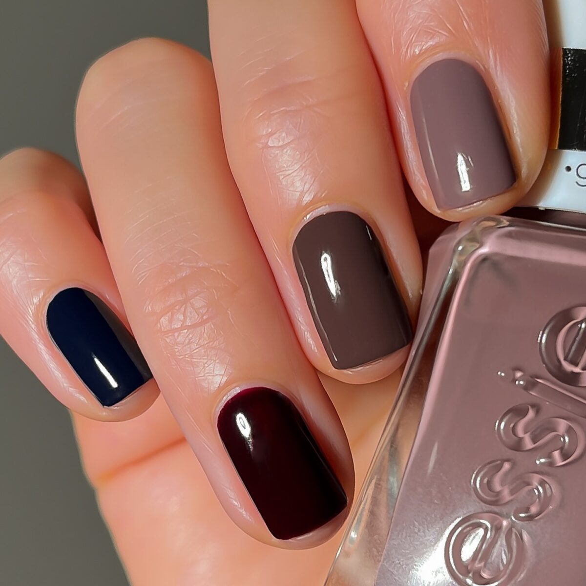 essie__2024-10-08T002414.000Z_Pantone_Mocha_Mousse_Mani_The_Fachion_Bible_02_2025