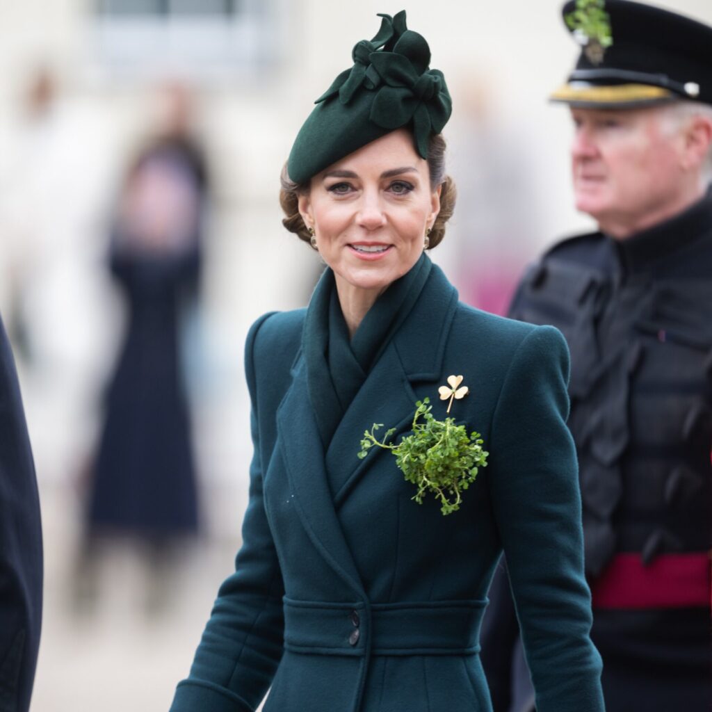 Πώς να φορέσετε το παλτό της Kate Middleton με λιγότερα από 25 ευρώ