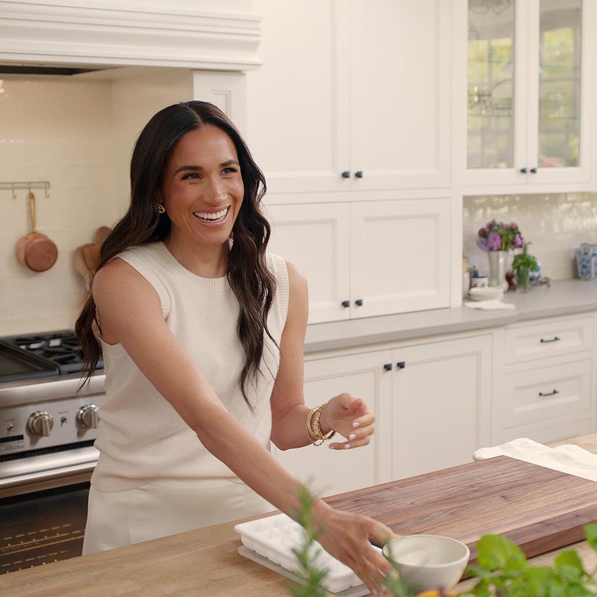 meghan markle strawberry white manicure