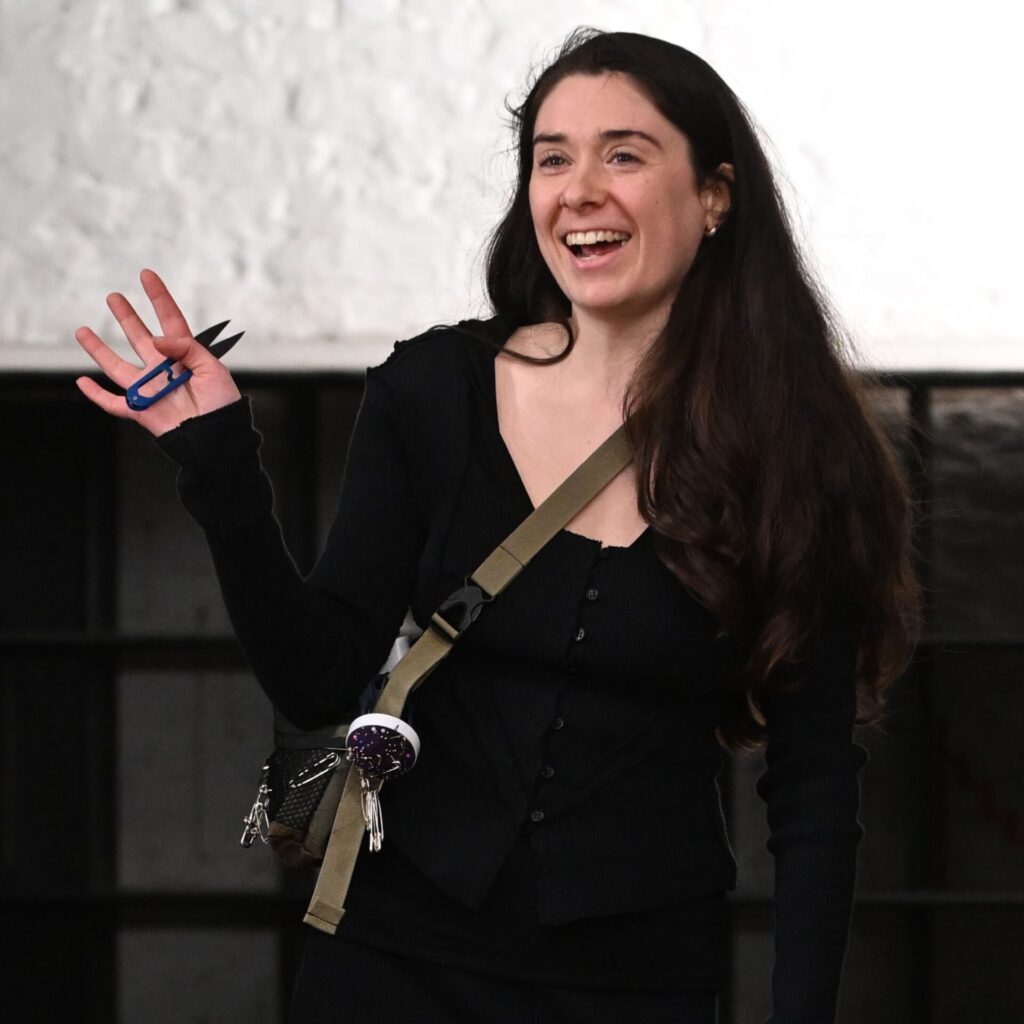 Talia Lipkin-Connor: Η ταλαντούχα σχεδιάστρια που ο προπάππους της έντυνε τους Beatles!