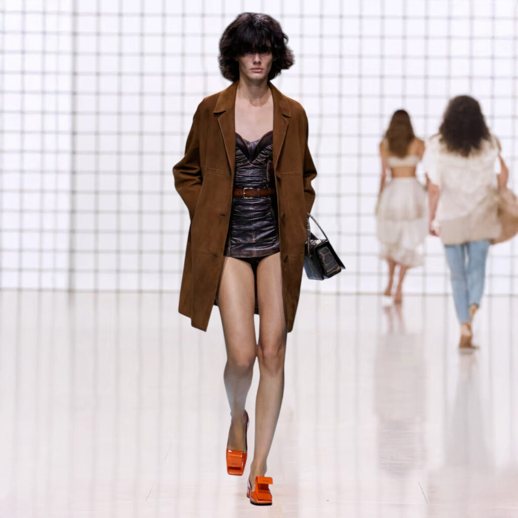 Suede: Το hippie chic υλικό που θα μεταμορφώσει τις εμφανίσεις μας