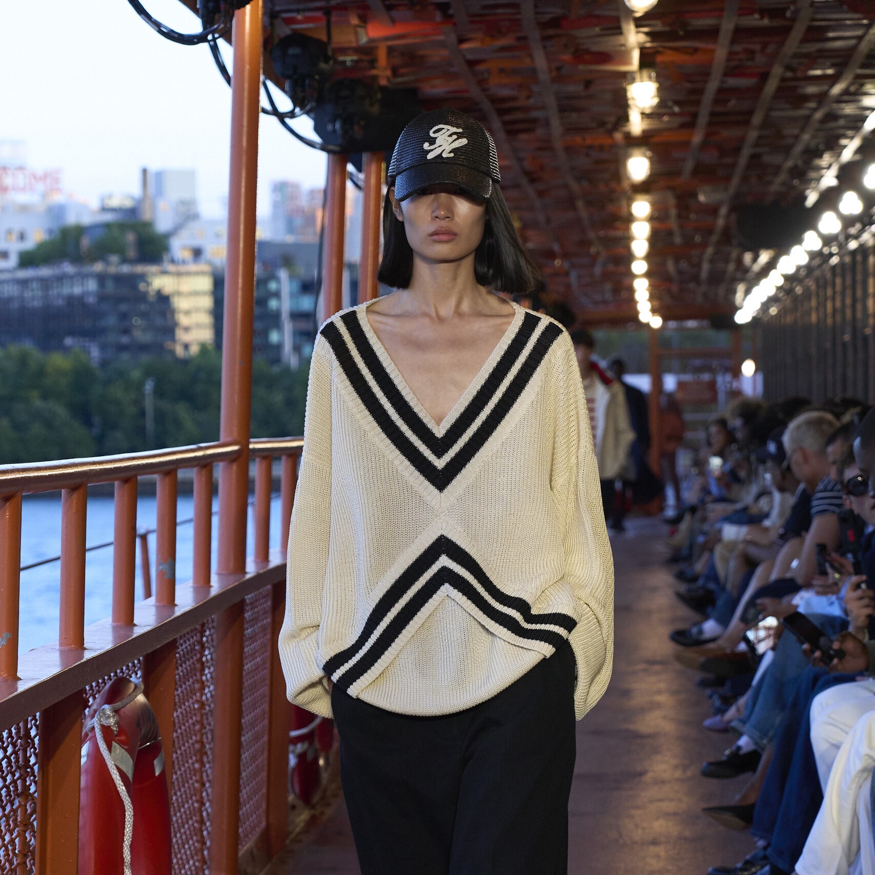tommy_hilfiger_kolegiako_2