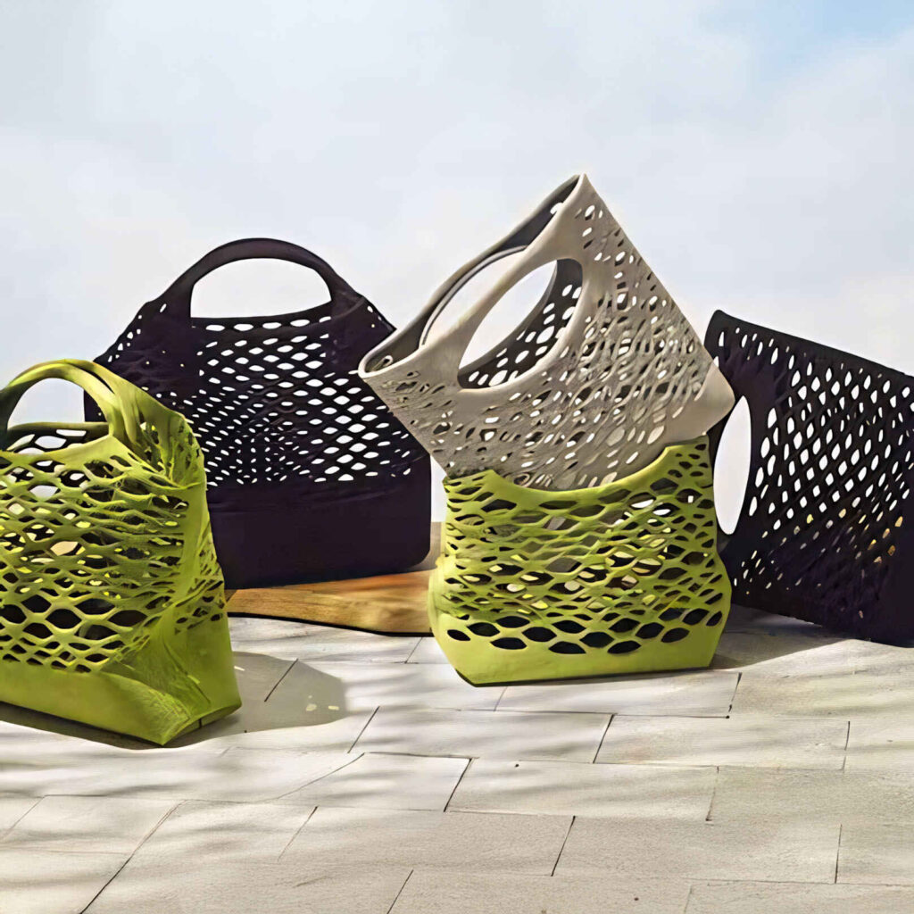 Courtesy-of-ISSEY-MIYAKE-2 (2)