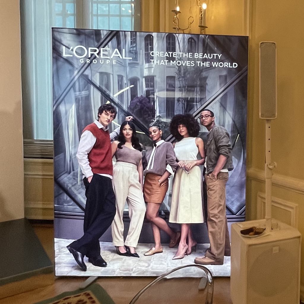 L'Oréal Paris afisa