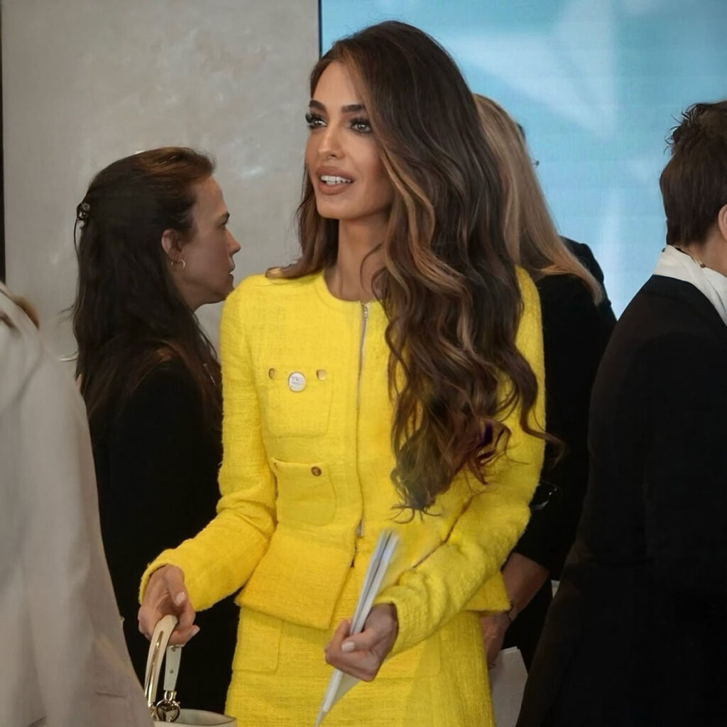 amal-clooney-xriso-forema-kannes-2
