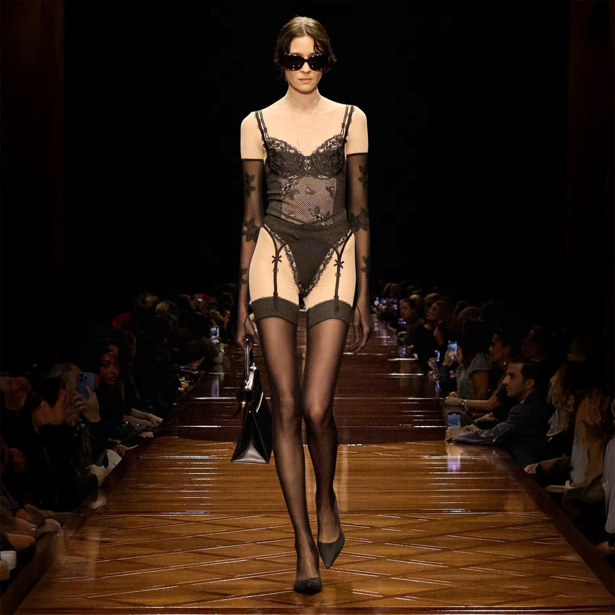 eswrouxa-kalkairi-balenciaga1