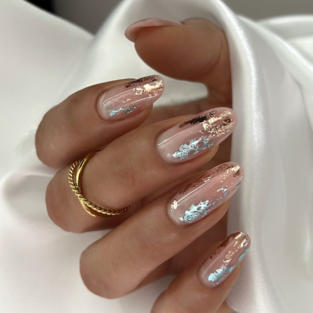 Foil nails: Το manicure trend που κερδίζει διαρκώς έδαφος