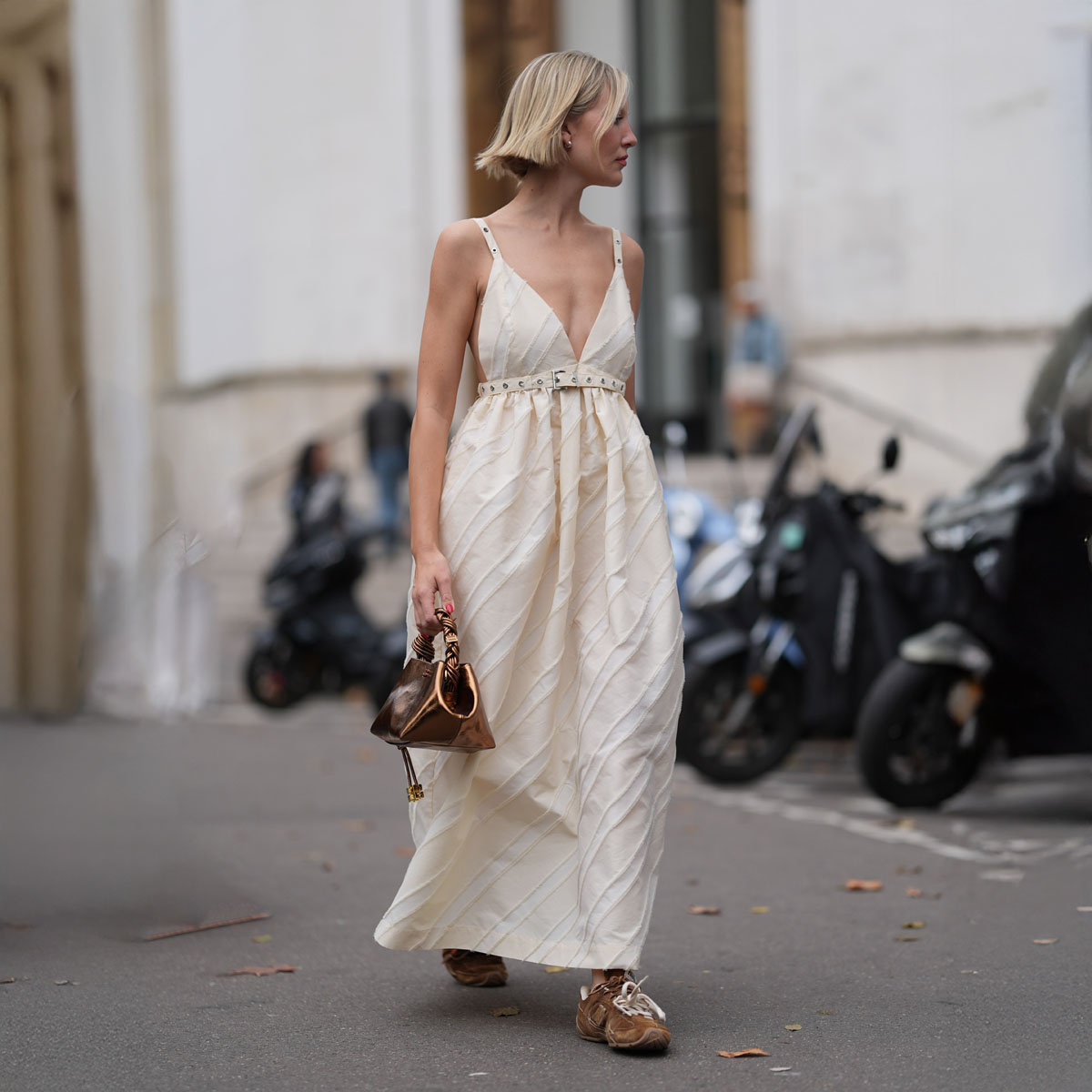 Street Style - Paris Fashion Week - Womenswear Spring/Summer 2025 - Day Two