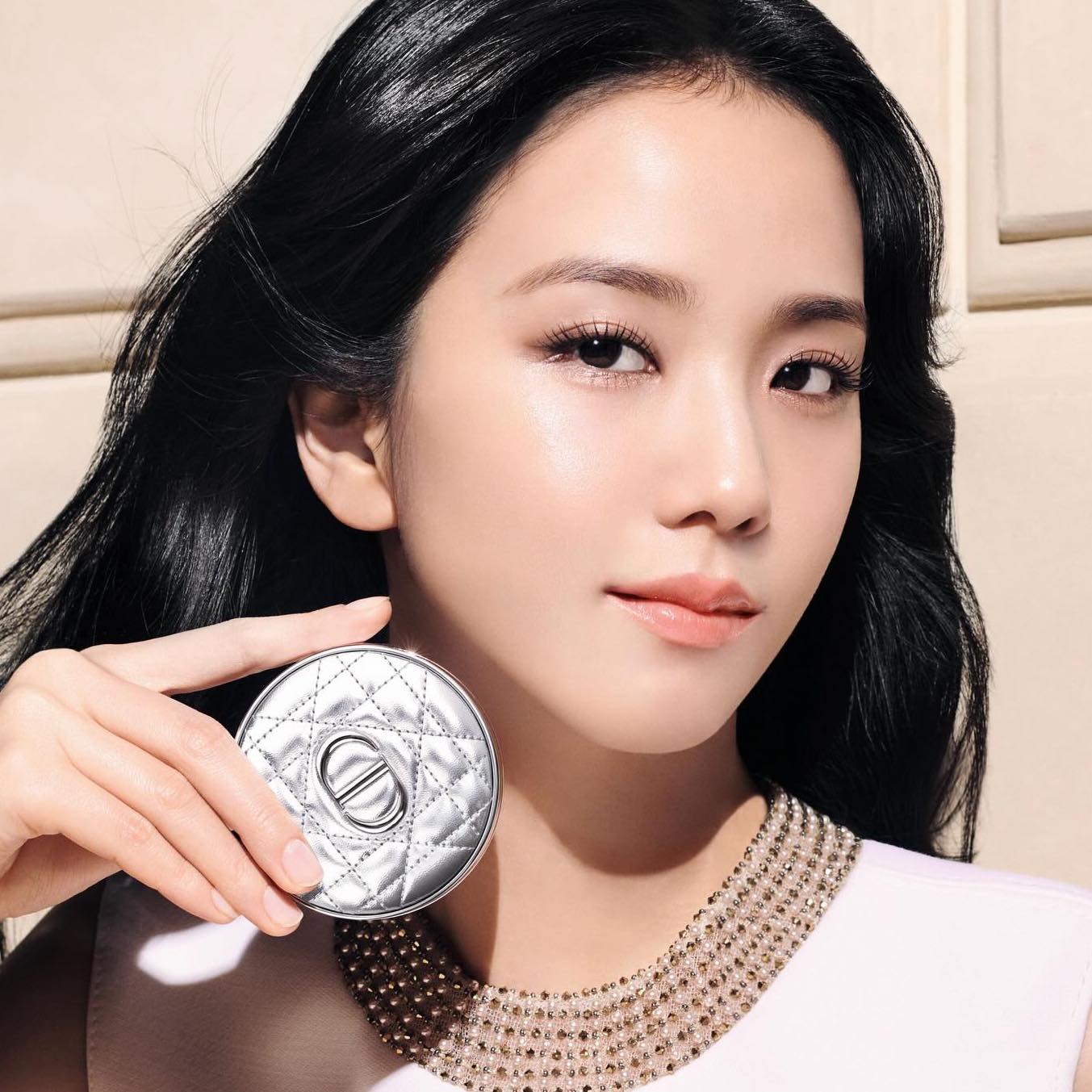 nea-proionta- dior beauty_asian woman beauty product