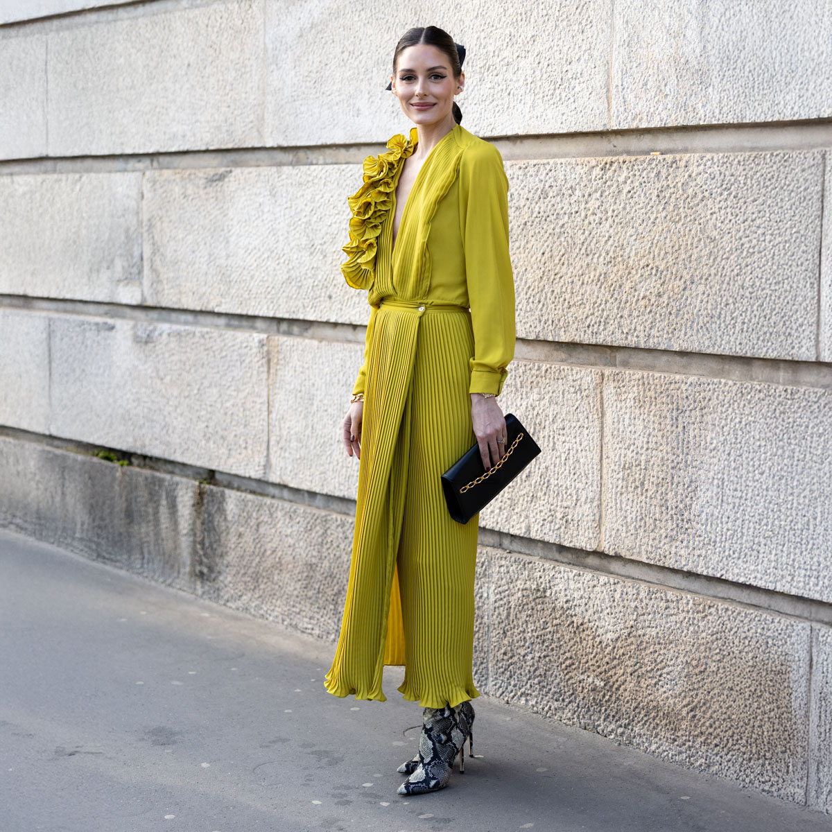 Street Style - Paris Fashion Week - Womenswear Fall/Winter 2025/2026 - Day Six