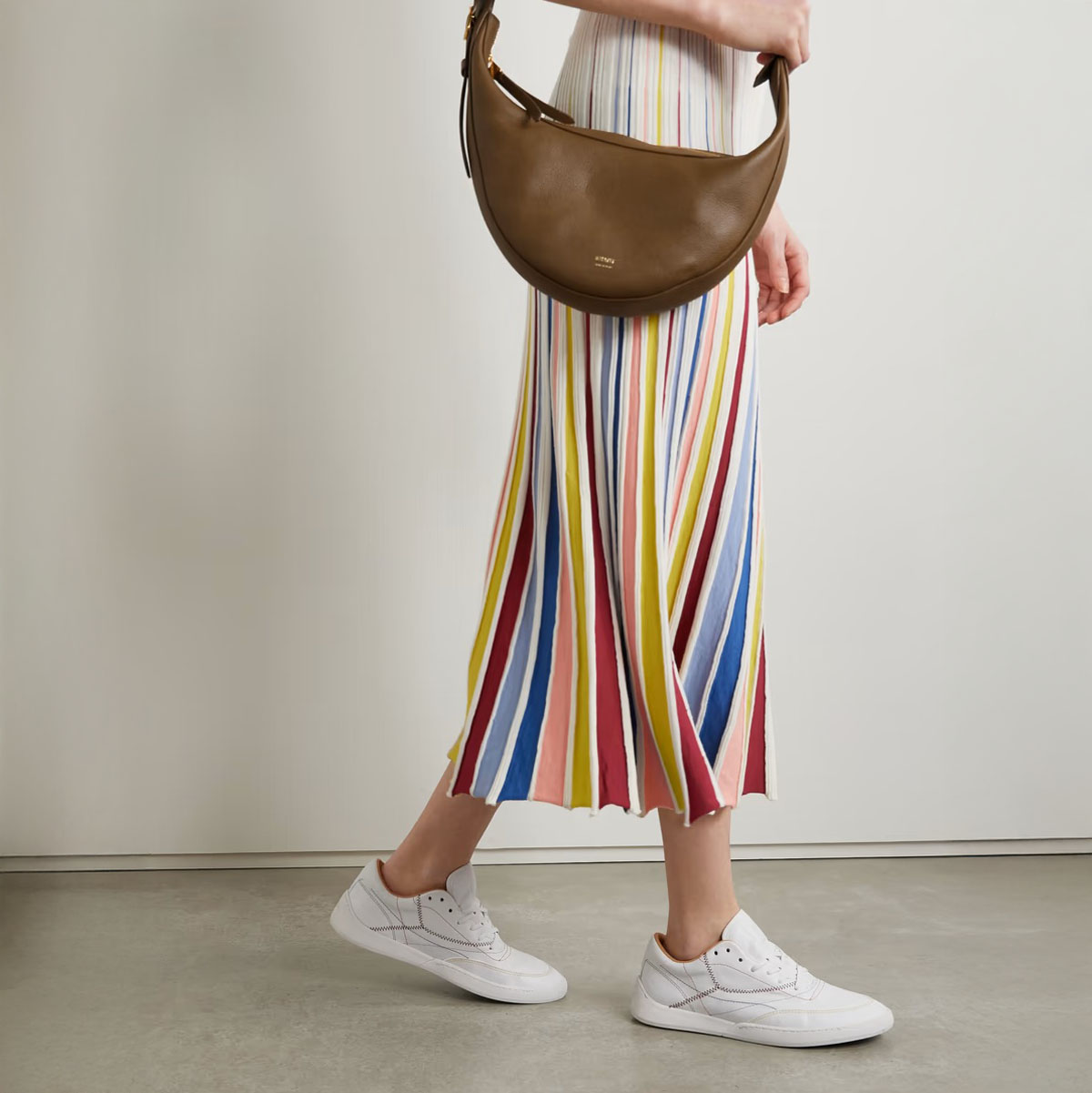polixrwmo-forema-sneakers-plekto