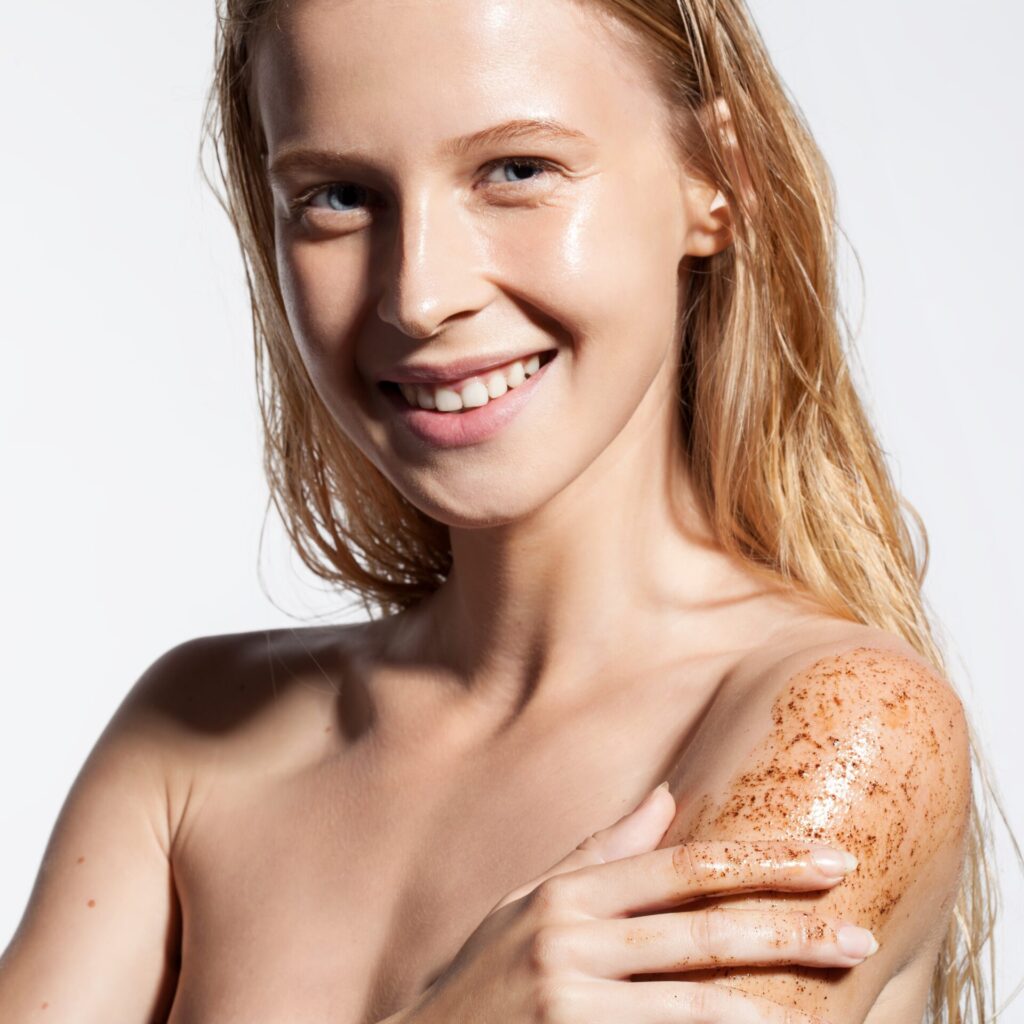 (Τε)λειο δέρμα: 3 σπιτικές συνταγές για scrub σώματος