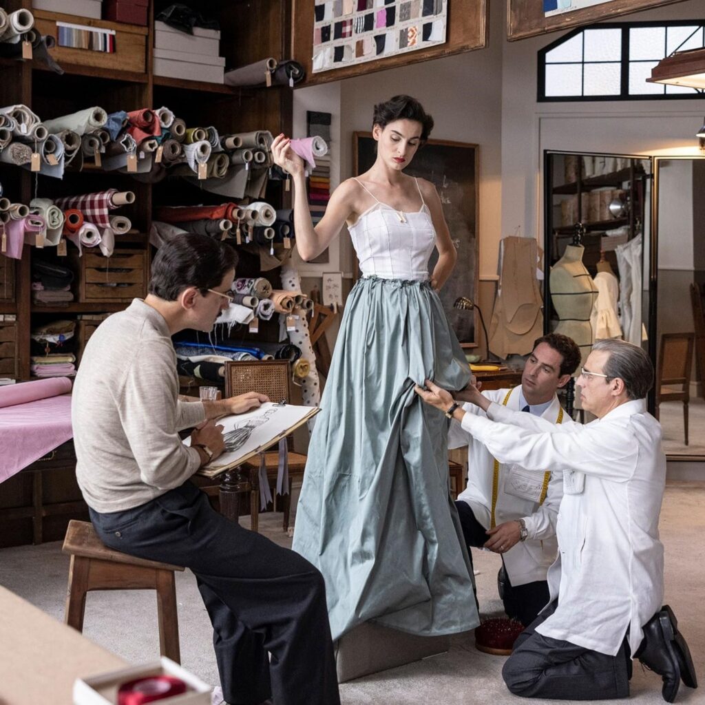 tainies_gia_Sxediastes_balenciaga_1