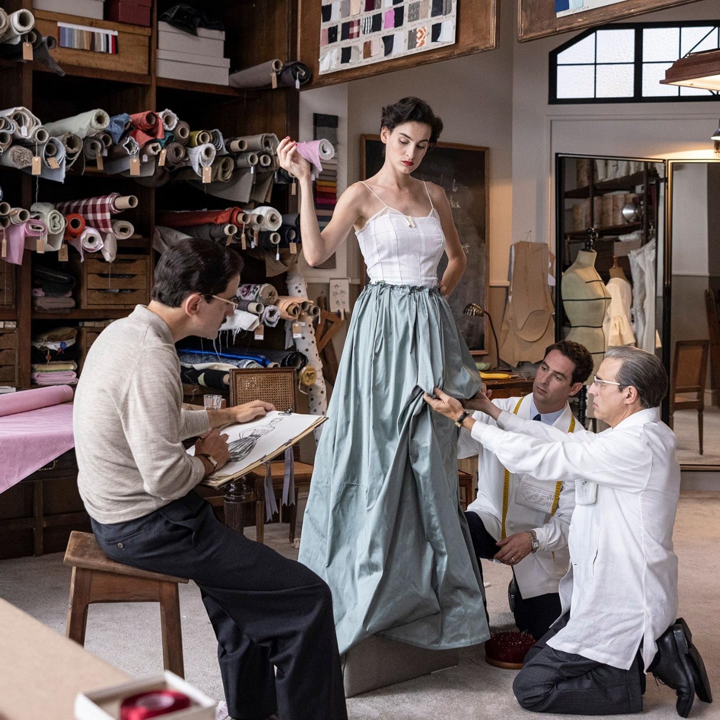 tainies_gia_Sxediastes_balenciaga_1