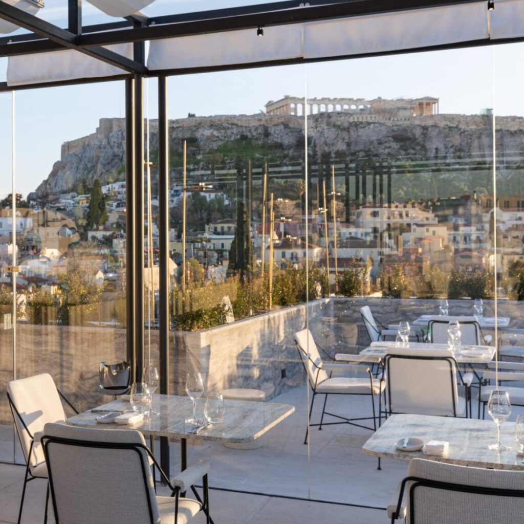 5 αθηναϊκές ταράτσες για απόλαυση του ουραν(ισκ)ου