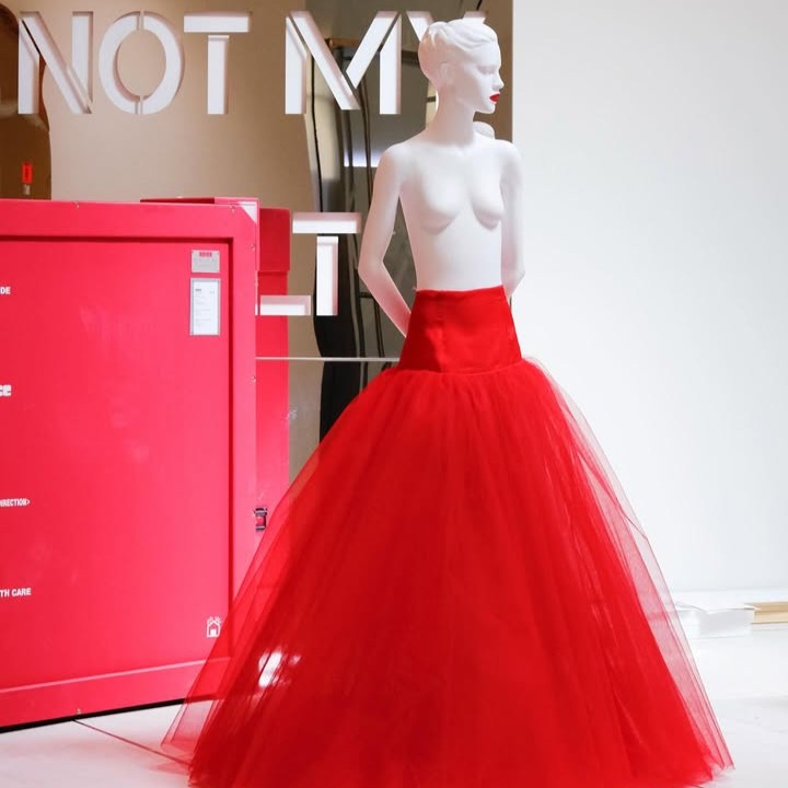 Valentino: Η Ρώμη ντύνεται στα κόκκινα