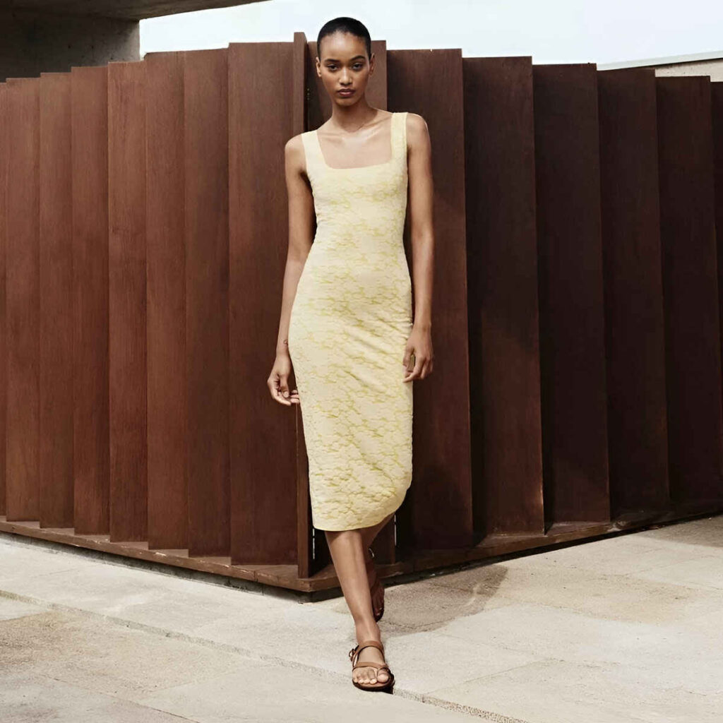 Tank dress fever: Αυτό είναι το φόρεμα που θα φοράτε όλο το καλοκαίρι
