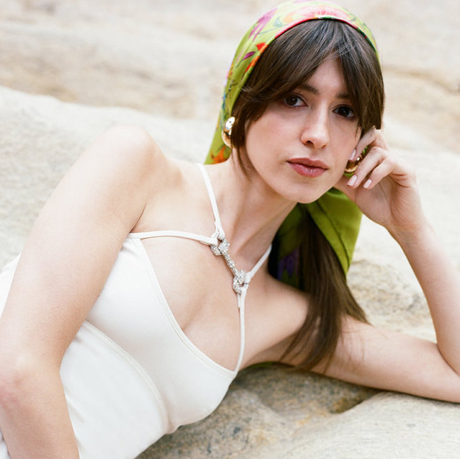 Daisy-Edgar-Jones-Gucci-Lido-Collection-W-Magazine-Ad-Campaign-TLO-2