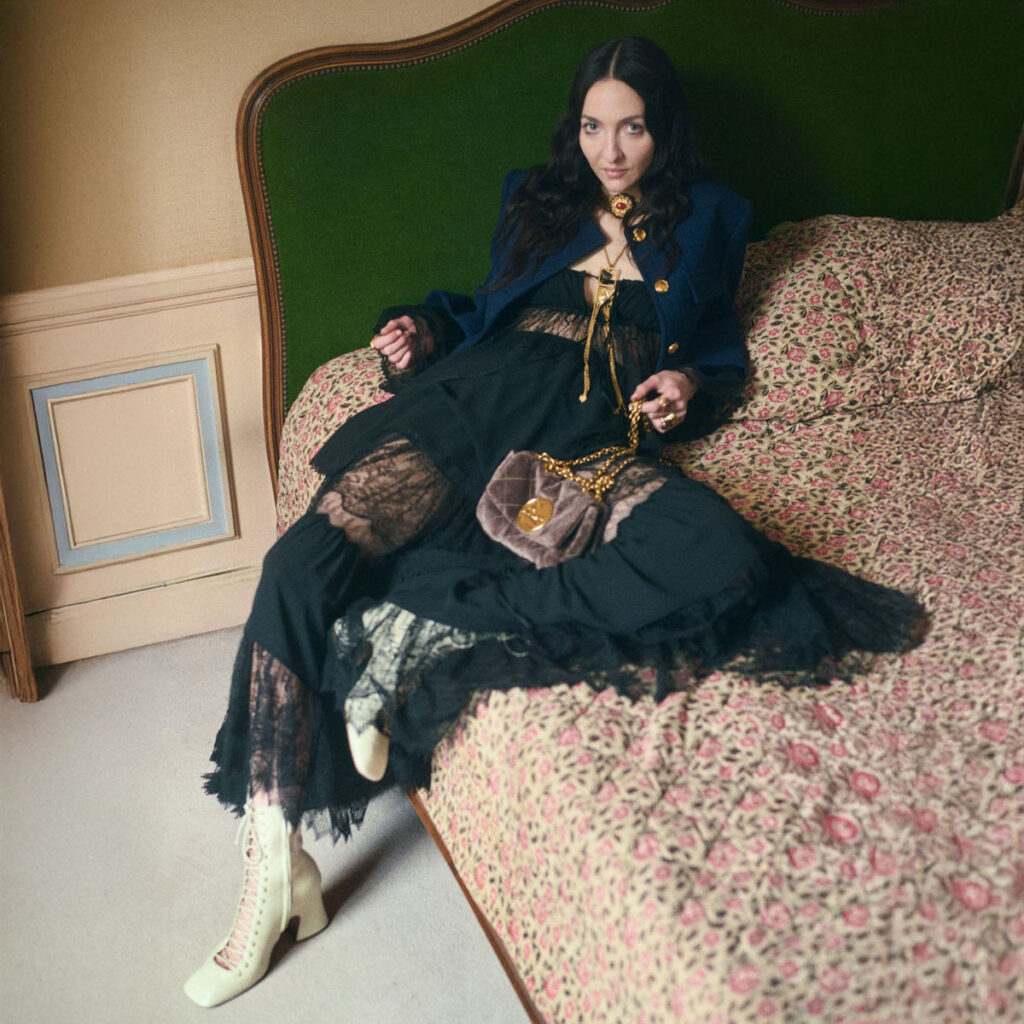 Chloé Pre-Fall 2025: Boho ρομαντισμός με σύγχρονη αίσθηση