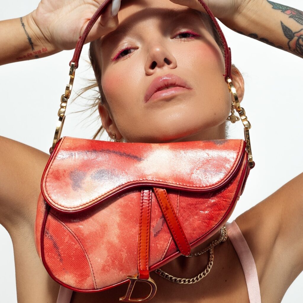 Saddle Bag: Το “άλογο κούρσας” του Dior