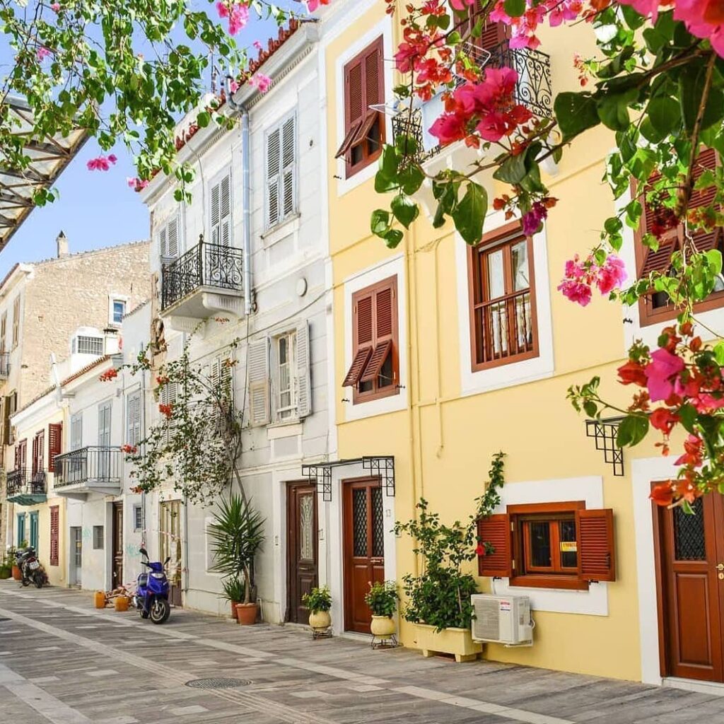 Τριήμερο Αγίου Πνεύματος: Πόσο κοστίζουν 7 δημοφιλείς οδικοί προορισμοί;