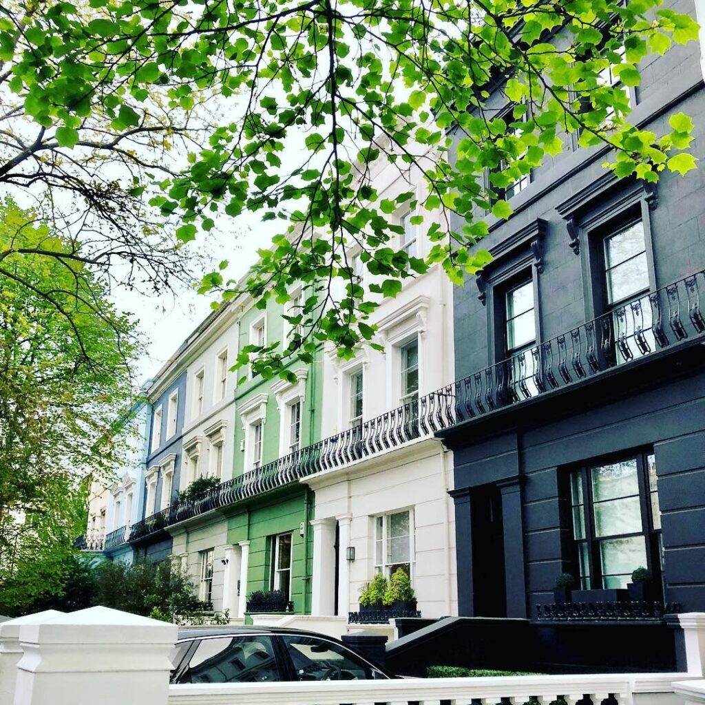 Το πένθος (δεν) ταιριάζει στο Notting Hill
