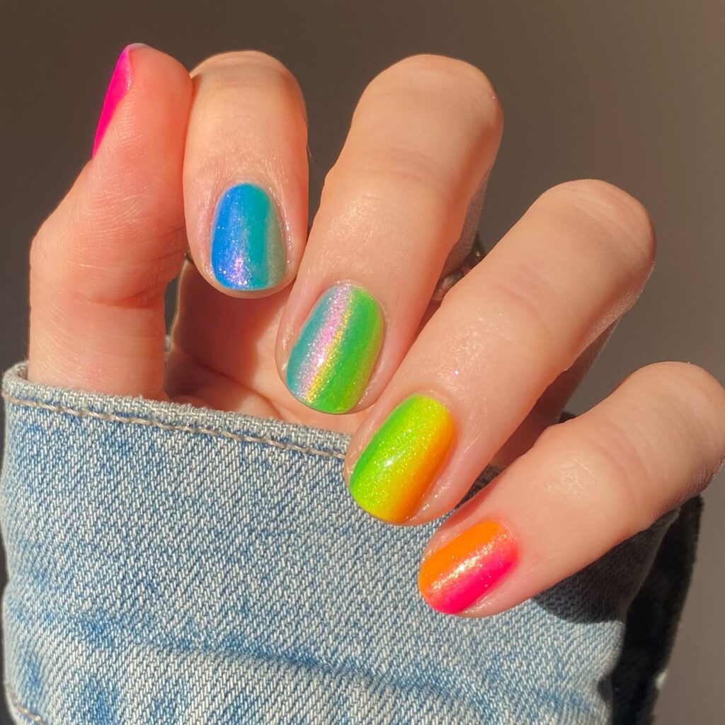 Rainbow nails: Το πιο χαρούμενο nail trend