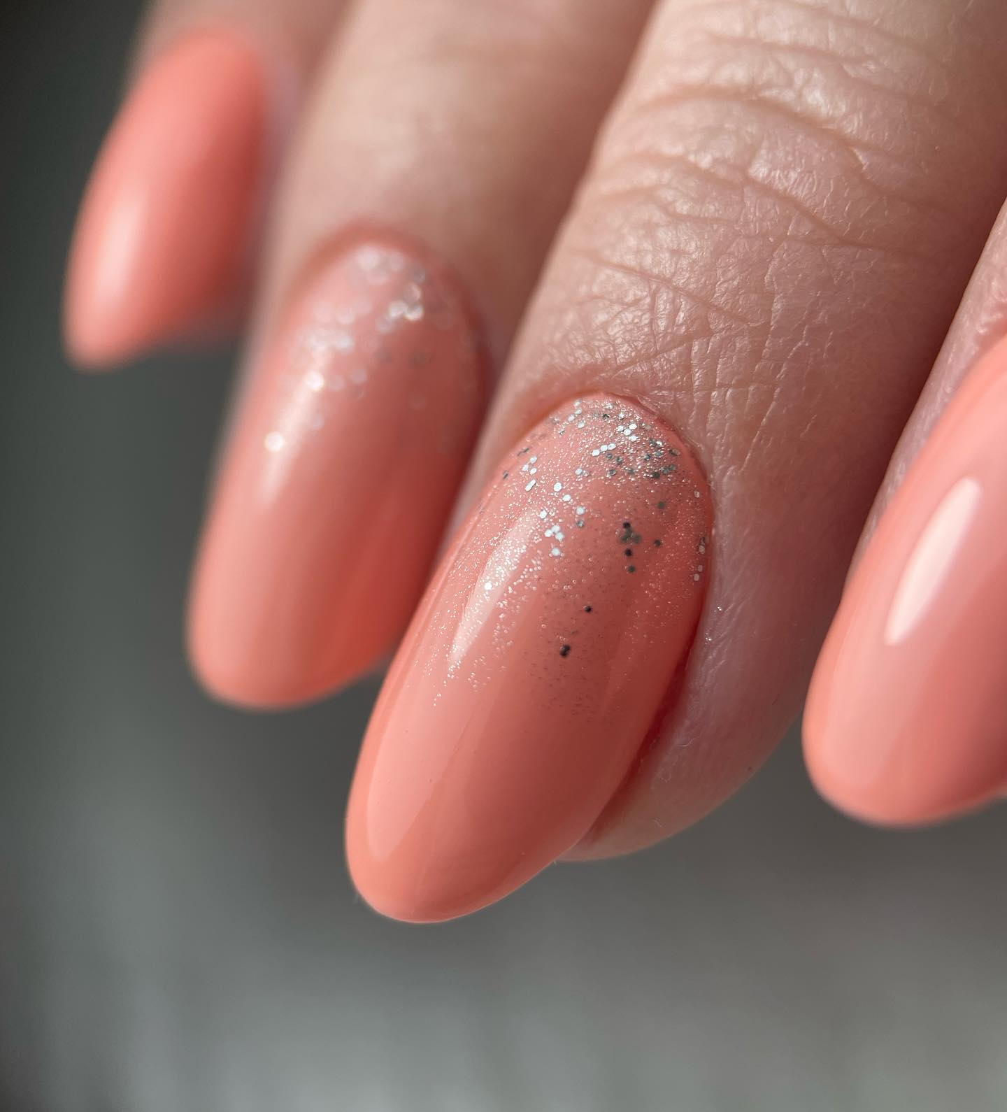 vernikia nyxion salmon nails 2