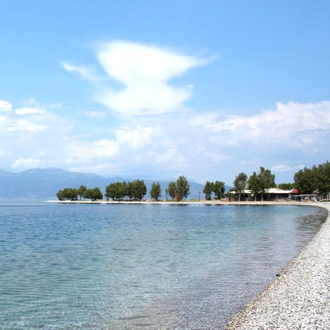 Η παραλία με τα κρυστάλλινα νερά στην Ελλάδα βρίσκεται μόλις δύο ώρες από την Αθήνα