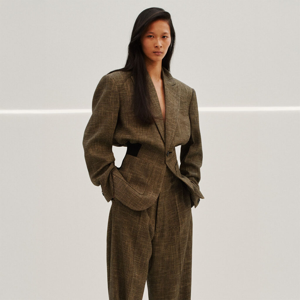 Phoebe Philo: Η Collection D μεταφράζει τη σιγή σε κομψότητα