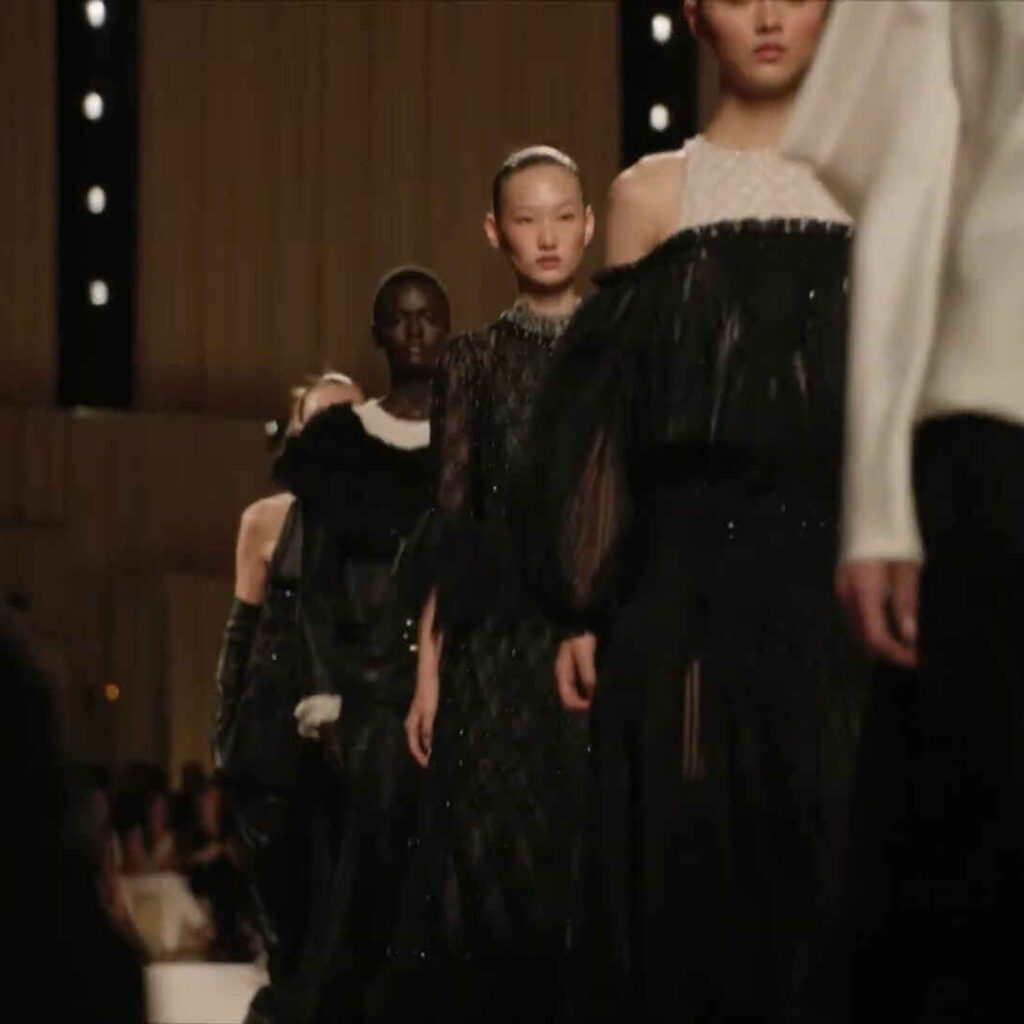 Chanel: Όταν το παρελθόν ντύνει το μέλλον