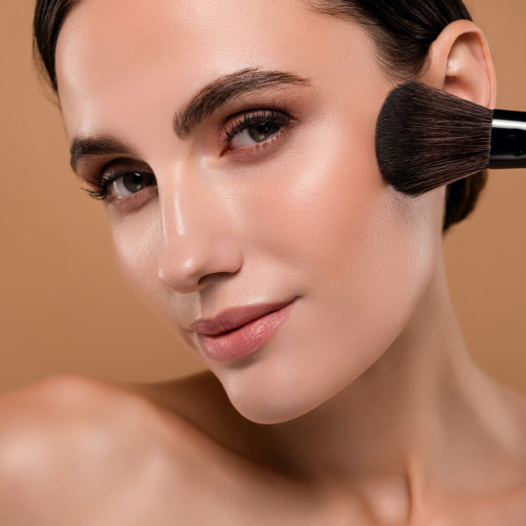 Blush sticks: Πως θα τα φορέσετε σωστά + 3 επιλογές ως 7 ευρώ