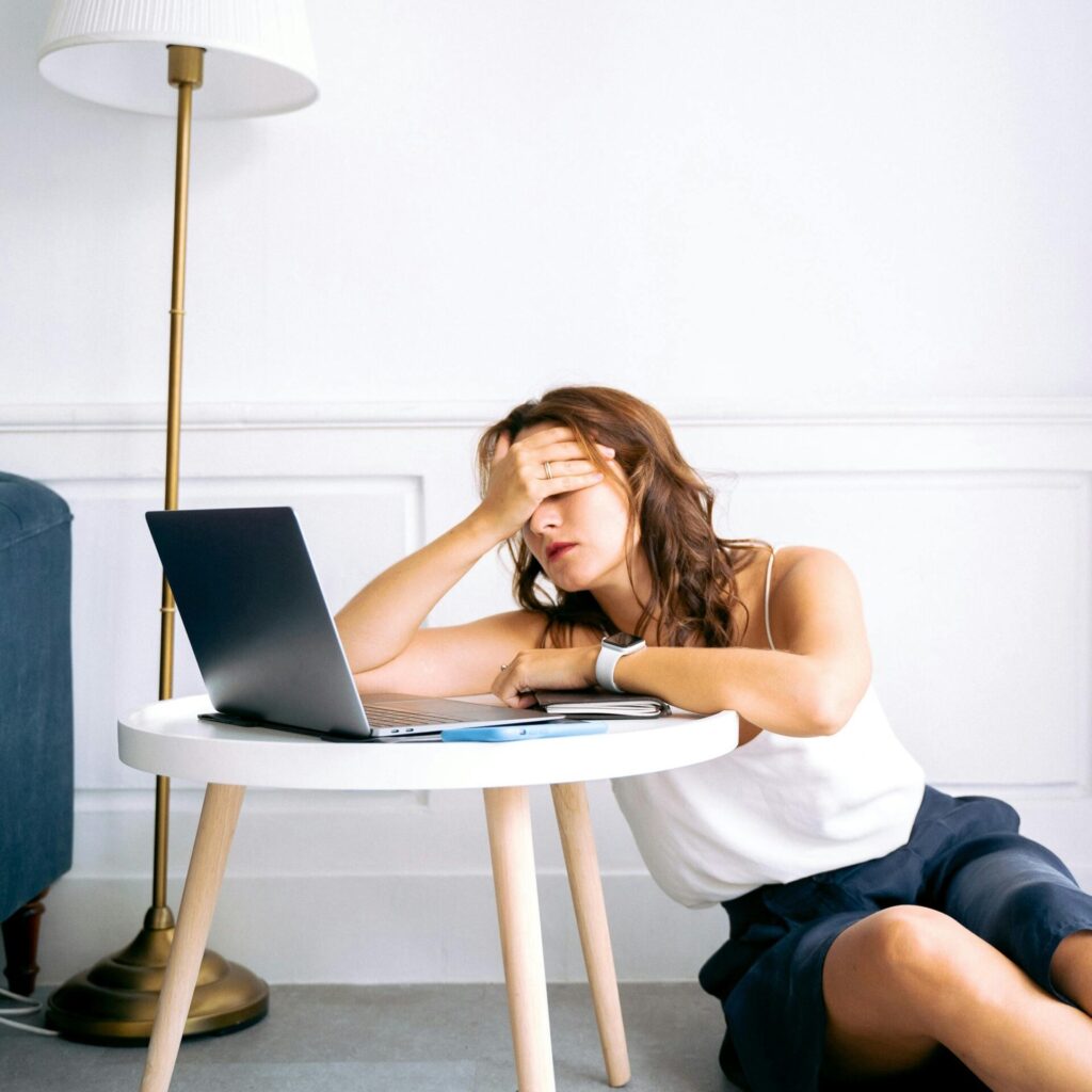 Burnout: Πώς θα αποφύγετε την επαγγελματική εξουθένωση