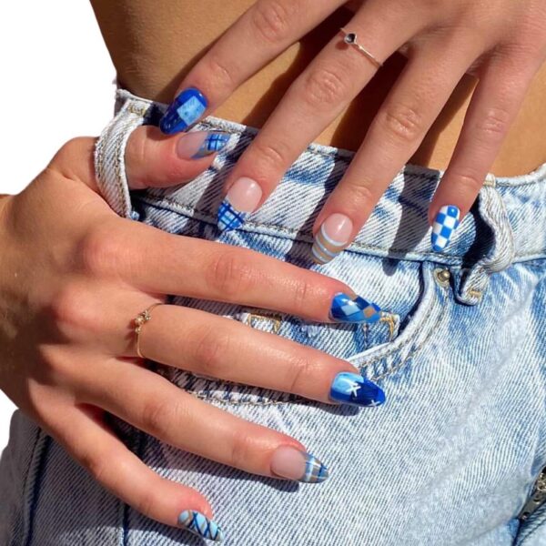 Denim nails: Όταν το αγαπημένο σας τζιν γίνεται πηγή έμπνευσης