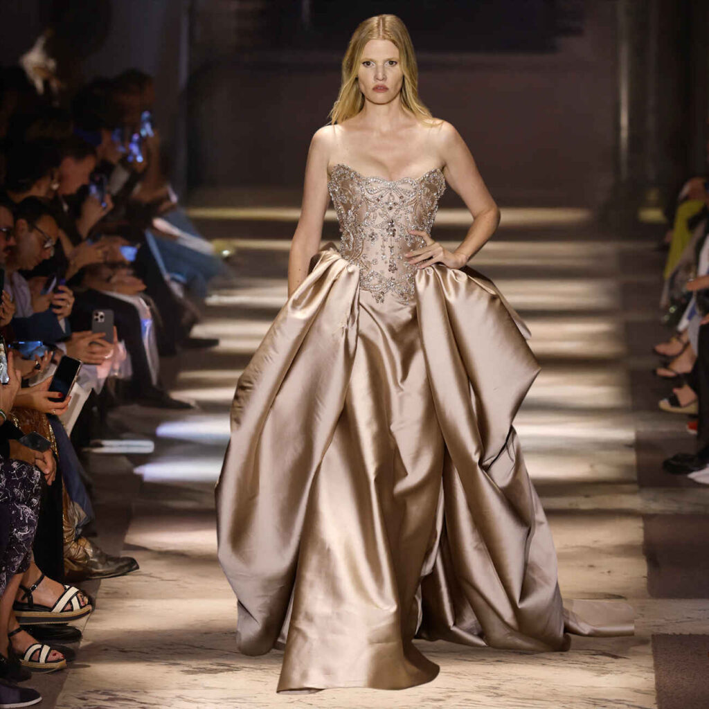 Η σύγχρονη βασίλισσα φοράει Elie Saab