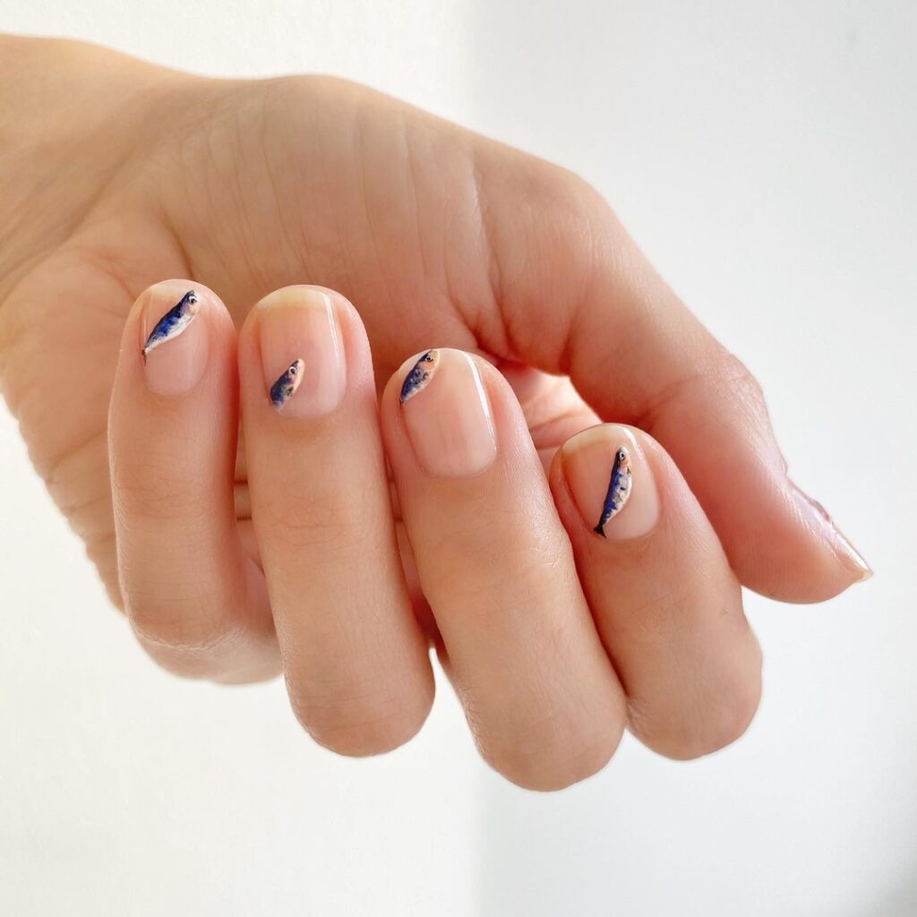 Fish nails: Το πιο αναπάντεχο nail trend του καλοκαιριού