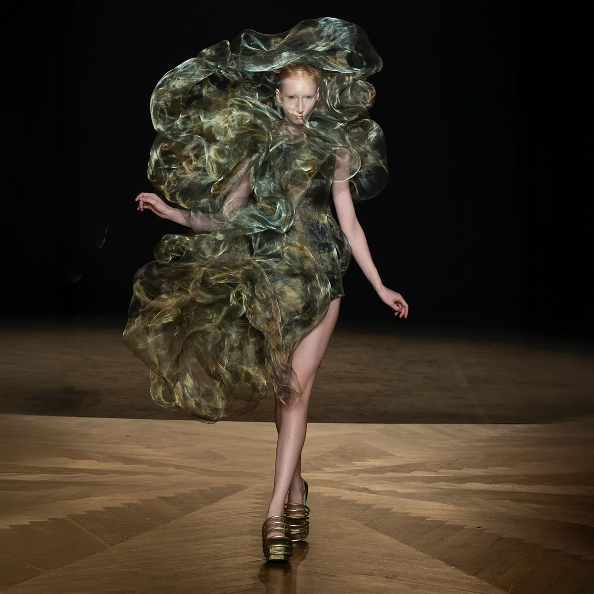 iris van herpen-1 (4)