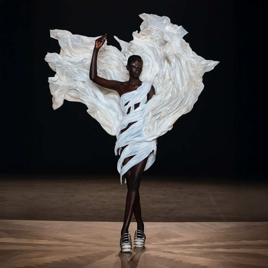 iris van herpen-1 (5)