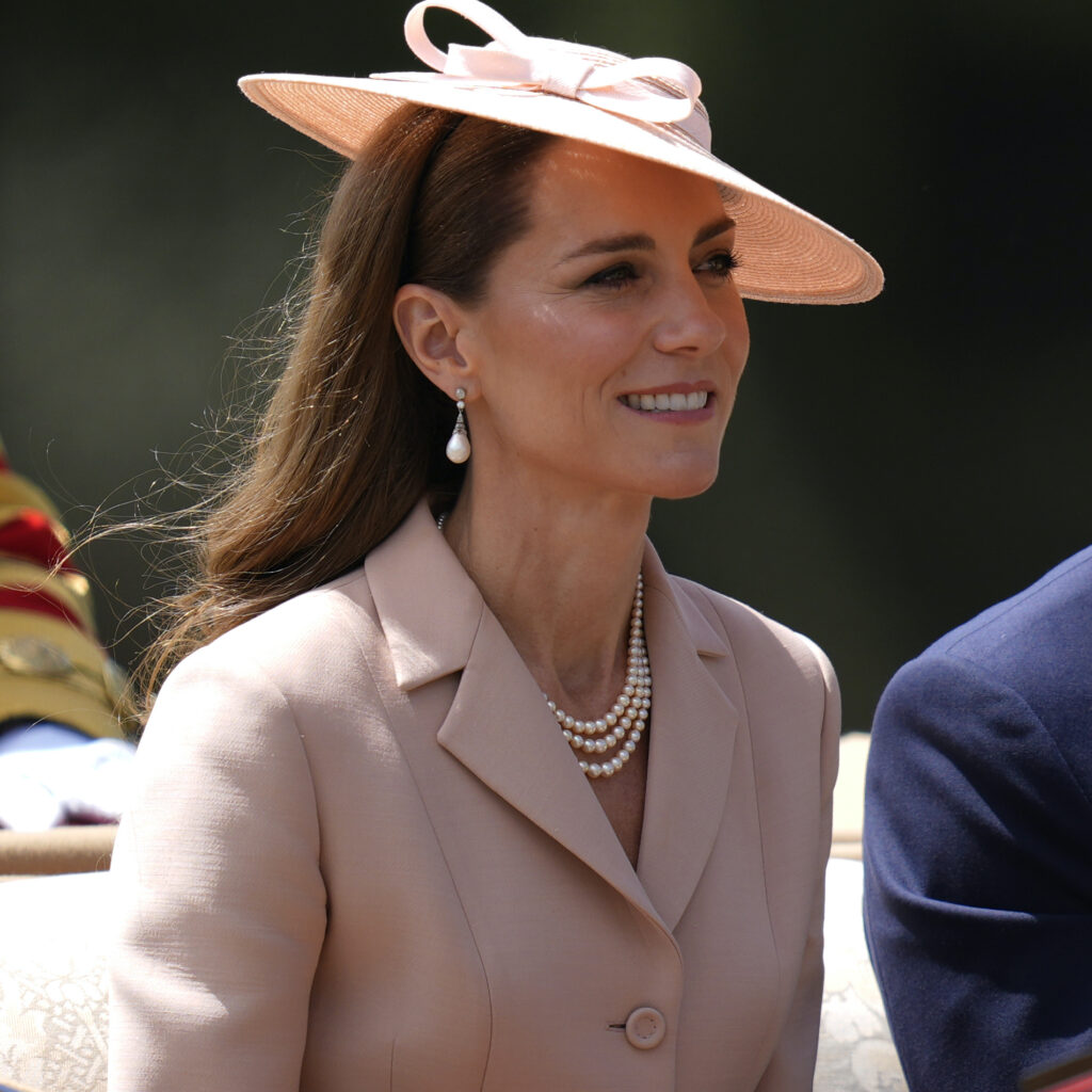 Η Kate Middleton είπε bonjour στο γαλλικό στιλ και έγραψε ιστορία