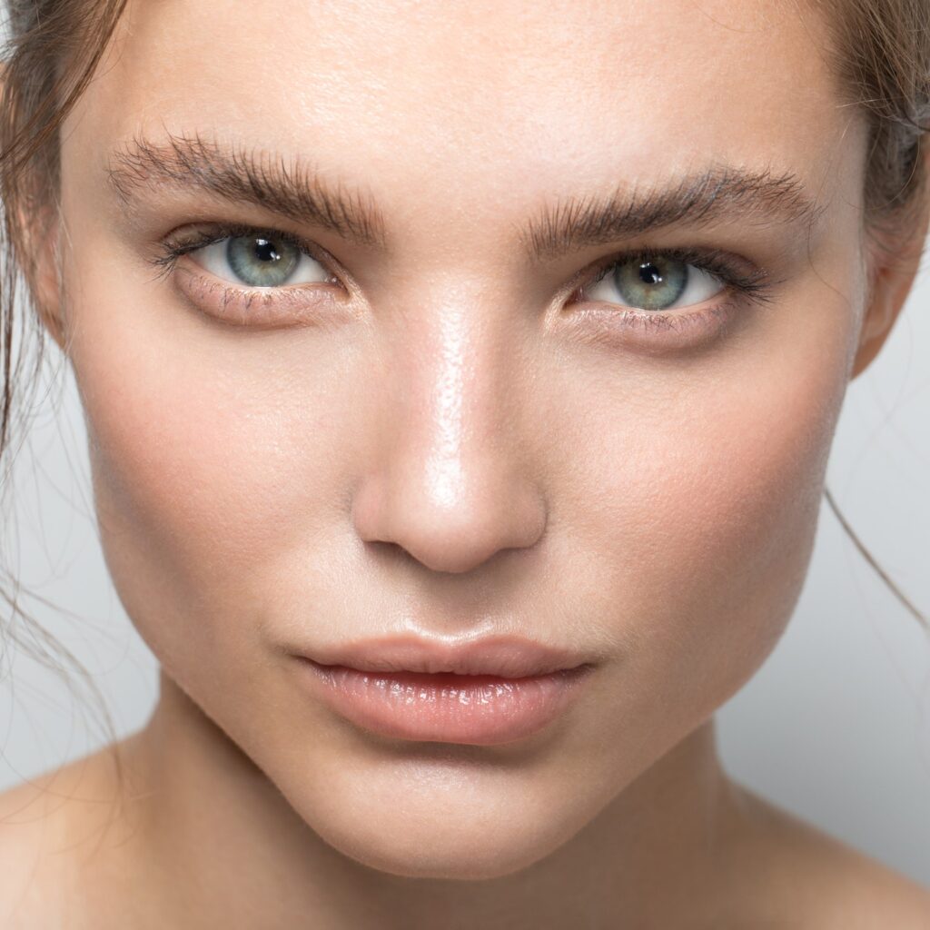 Lip blush: Η νέα ημιμόνιμη τάση για χείλη με φυσικό χρώμα
