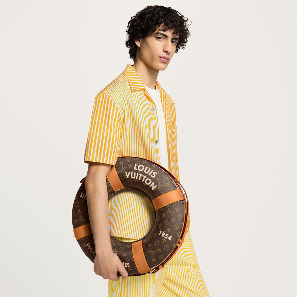 Louis Vuitton Lifebuoy bag: Θα αγοράζατε το σωσίβιο των 10.000 δολαρίων;