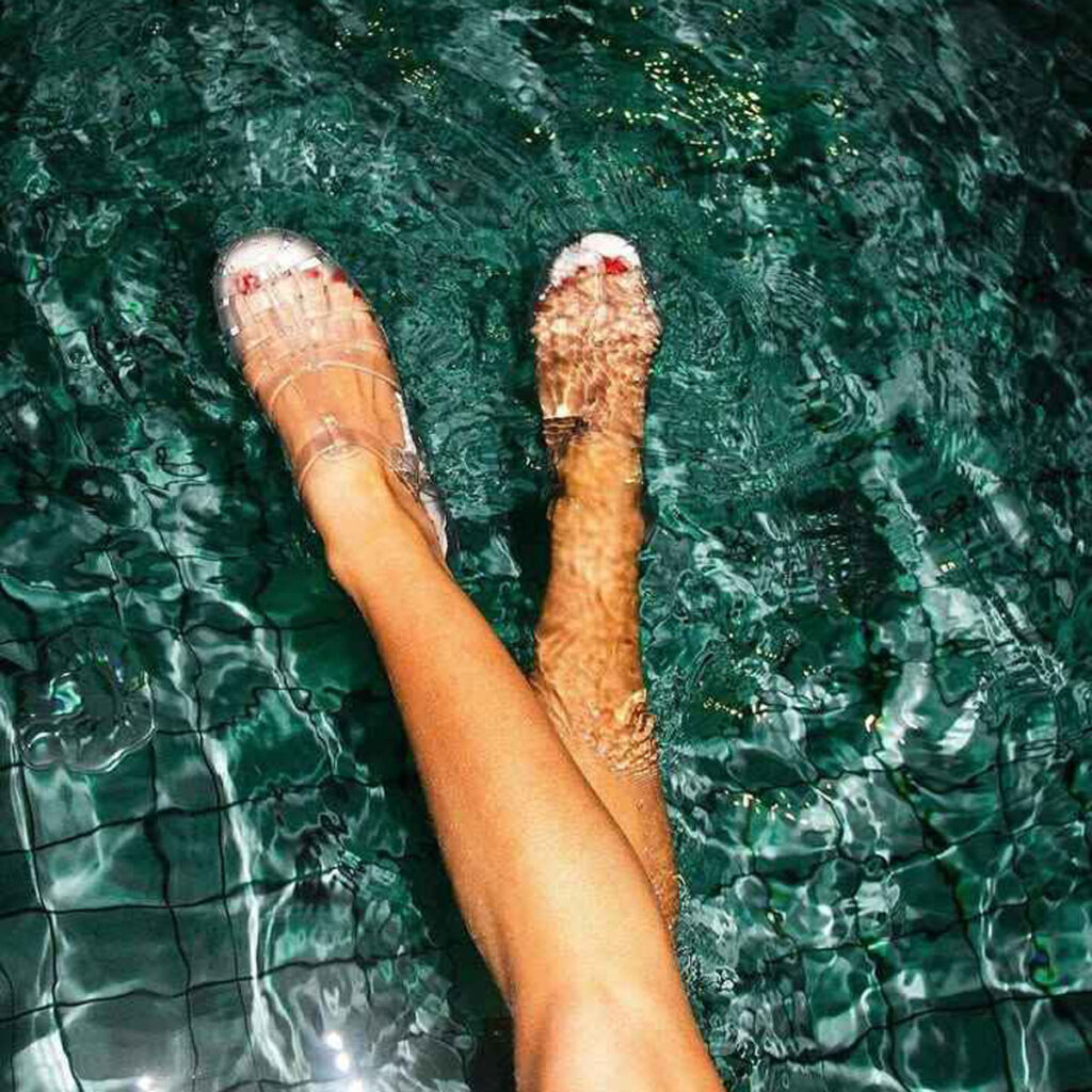 papoutsia-paralias-melissa-insta (2)
