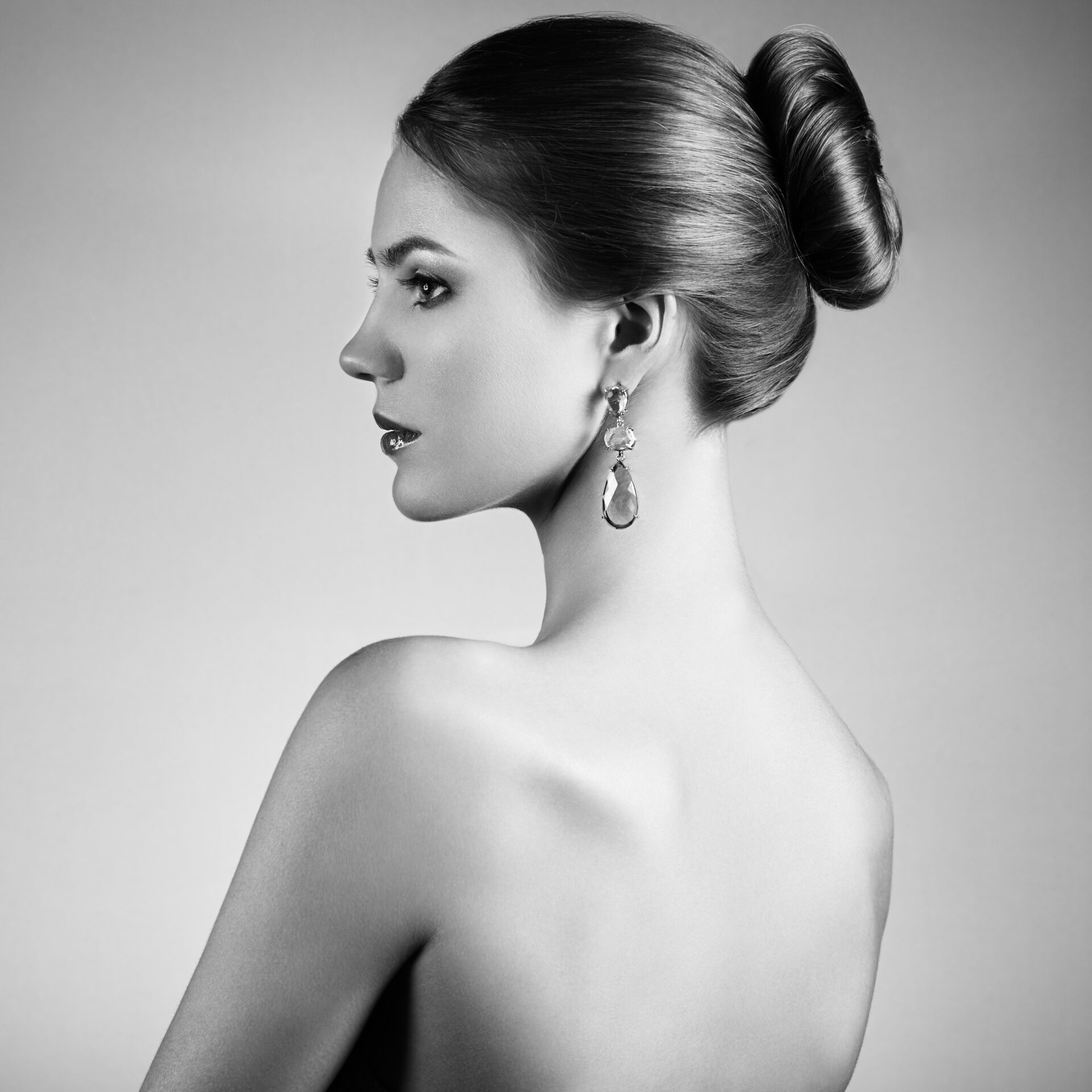 plati portrait-of-beautiful-sensual-woman-with-elegant-hair 2