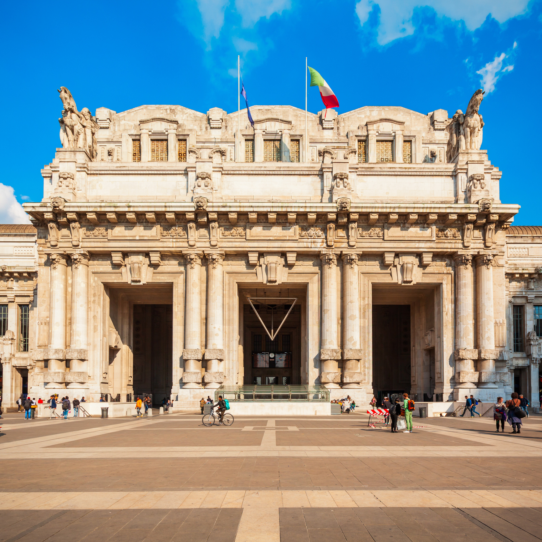 Milano Centrale railway station, Milan