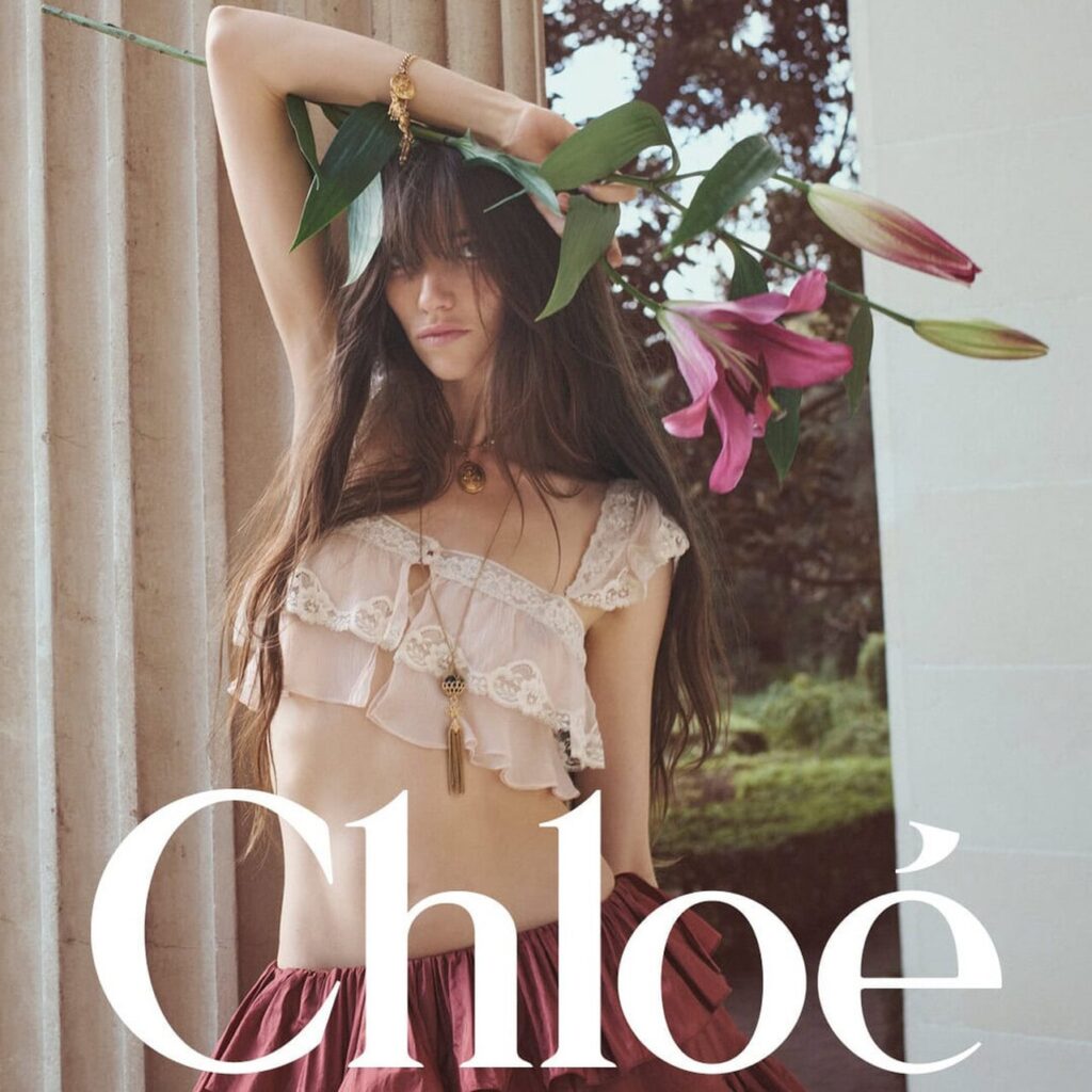 Chloé: Νοσταλγική ροκ μπαλάντα στη Γαλλική Ριβιέρα