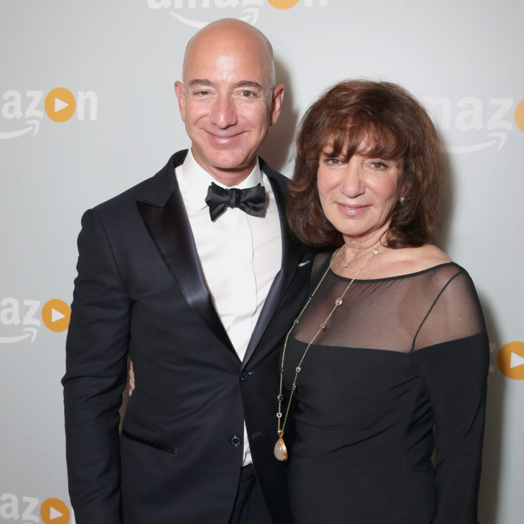 Jackie Bezos: Πέθανε στα 78 της η μητέρα του Jeff Bezos και πρώτη επενδύτρια της Amazon