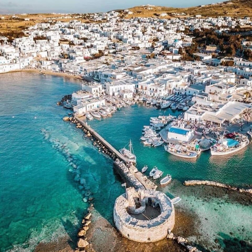 Πάρος: Το νησί που κατέκτησε την κορυφή των World’s Best Awards 2025